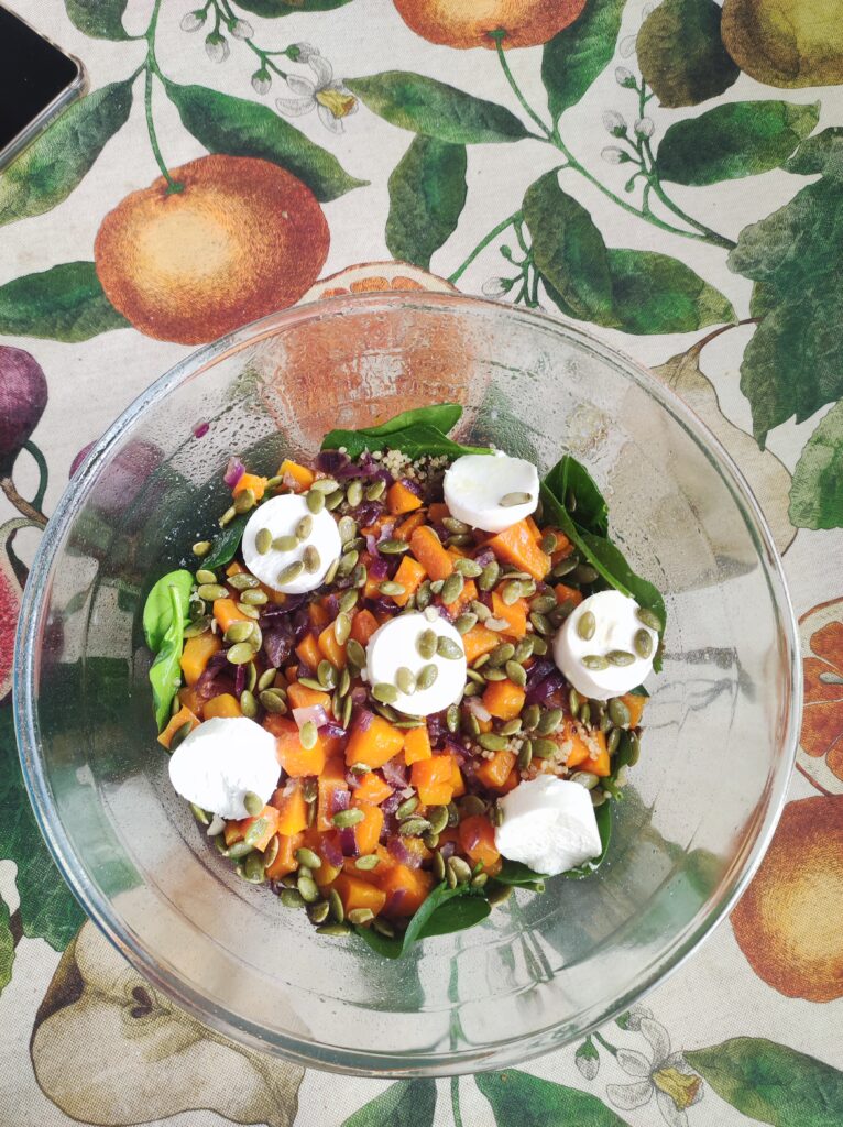 Ensalada templada de calabaza y cebolla roja