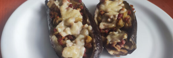 Berenjenas rellenas de cebollita pochada y aceitunas o jamón