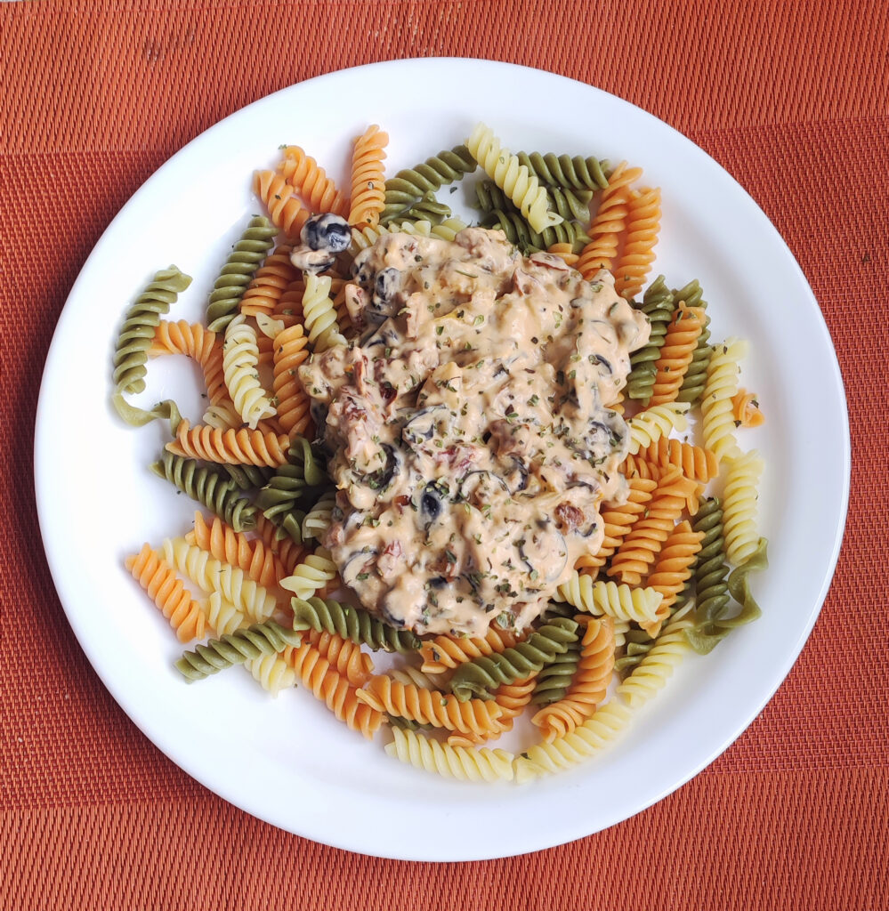 pasta con tomates secos y aceitunas