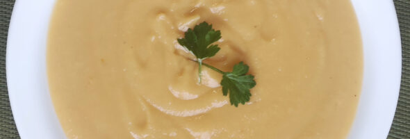 Crema dorada de calabaza y judías blancas