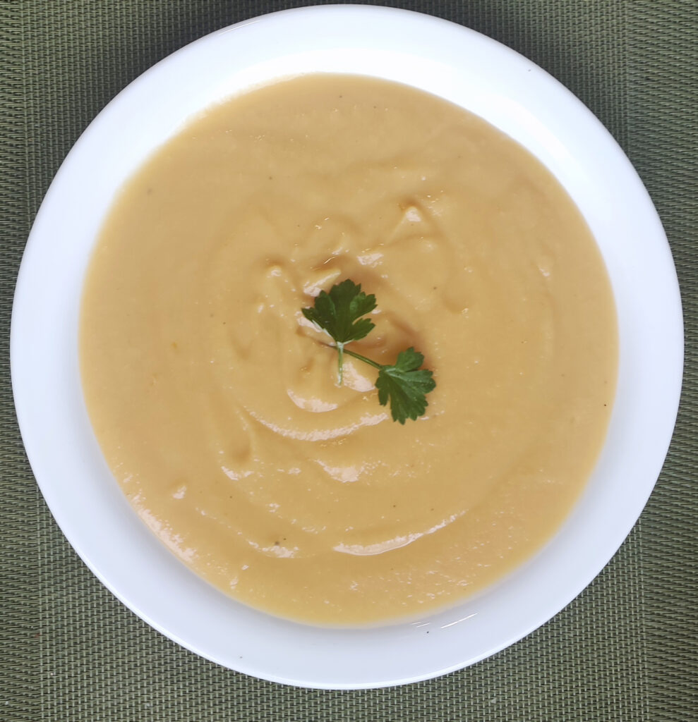 crema dorada de calabaza y judías blancas
