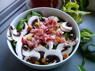 ensalada de  bacon y champiñones