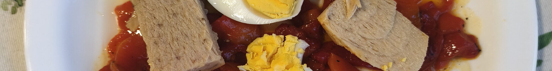 Ensalada de ventresca con pimientos asados