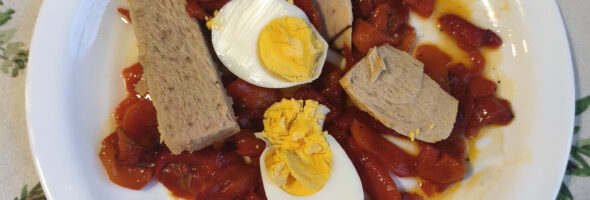 Ensalada de ventresca con pimientos asados