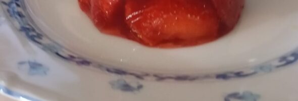 Flan de frutos rojos con copete de yogurt