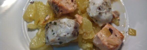 Dados de salmón y merluza en papillote