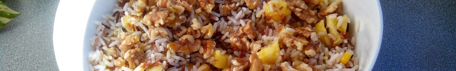 Ensalada de arroz salvaje con nueces y piña