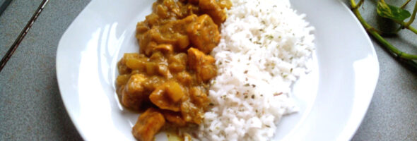 Pollo al curry de las islas con arroz basmati